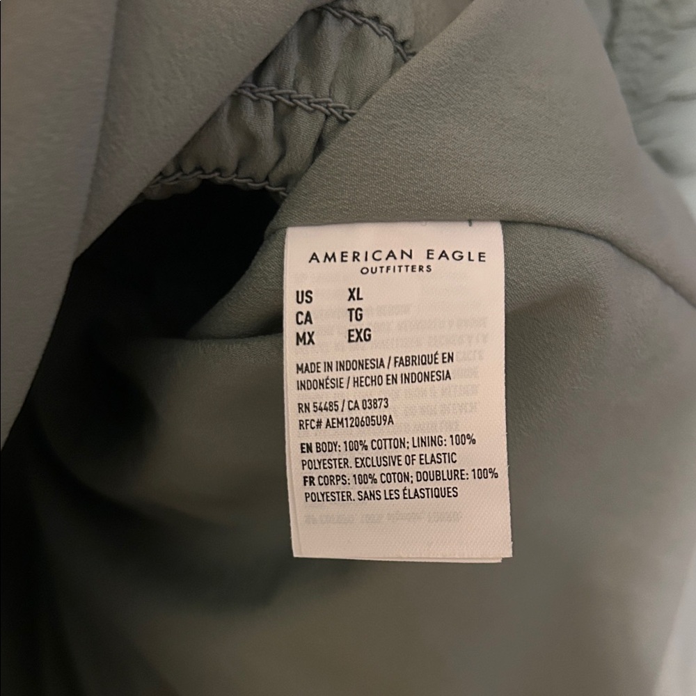 American Eagle Outfitters Women’s Green Long Sleeve Smocked Corduroy Dress Sz XL - Picture 11 of 12